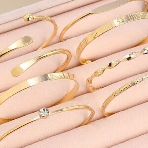 Chic Gold Bracelet Collection